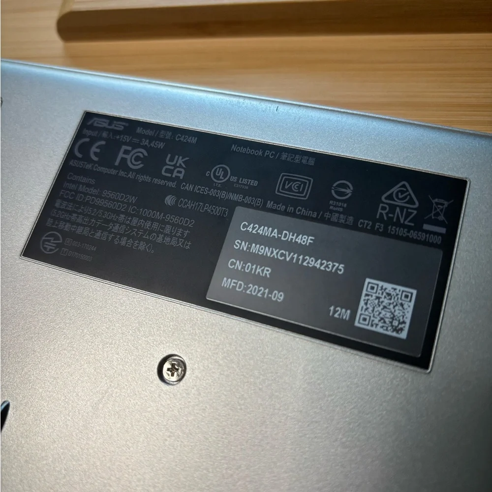:)ASUS Laptop - Silver Used almost perfect condition (only scuffed up on bottom)